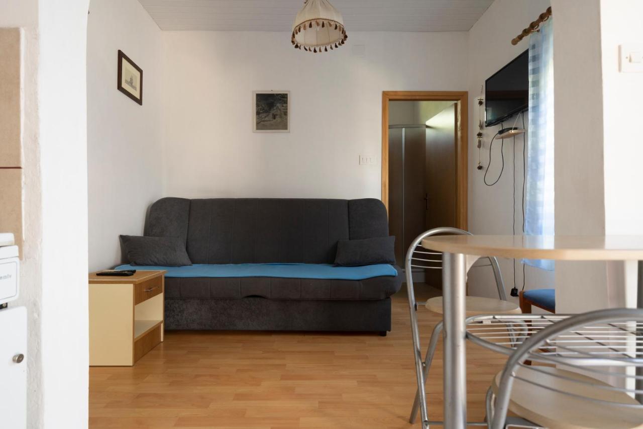 Studio Apartman Ema 2 غورني كارين المظهر الخارجي الصورة